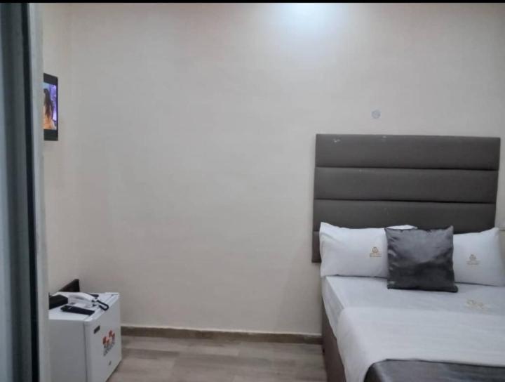 Owode Ede Hotel D Ritz מראה חיצוני תמונה